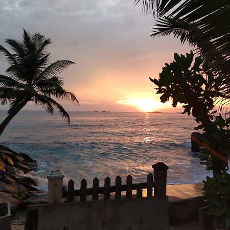 Happy Beach Resort Unawatuna Exterior foto