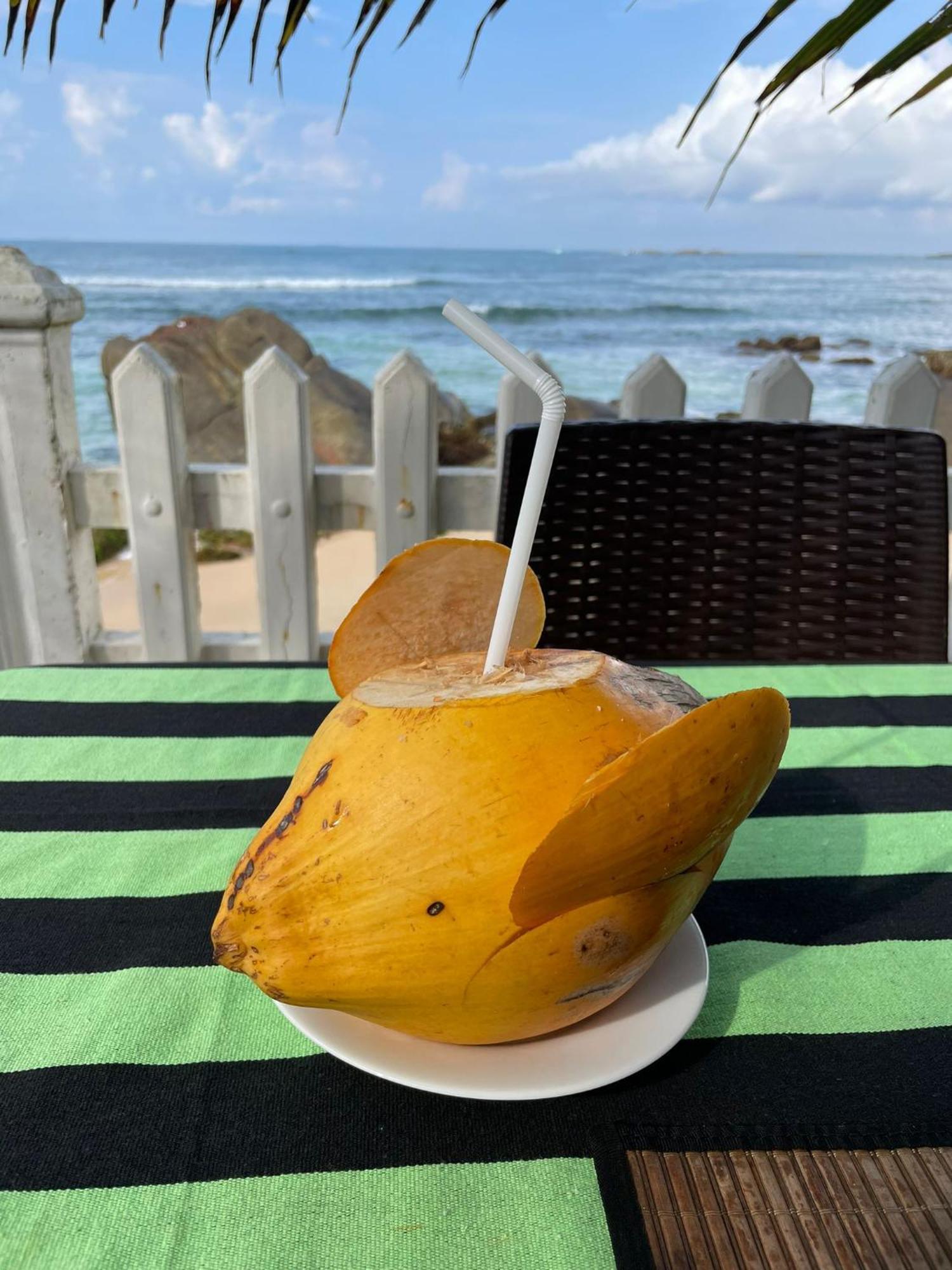 Happy Beach Resort Unawatuna Exterior foto