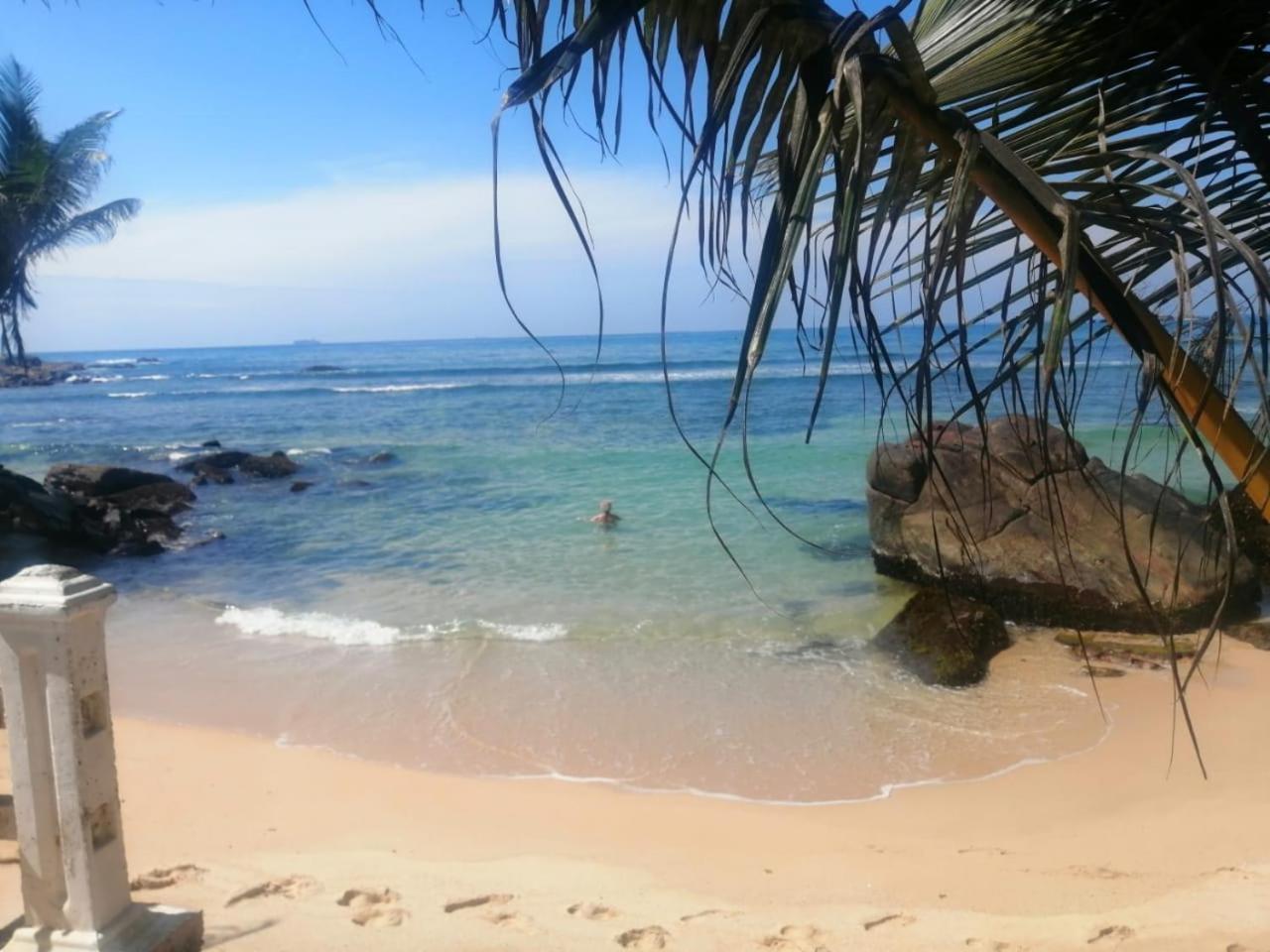 Happy Beach Resort Unawatuna Exterior foto