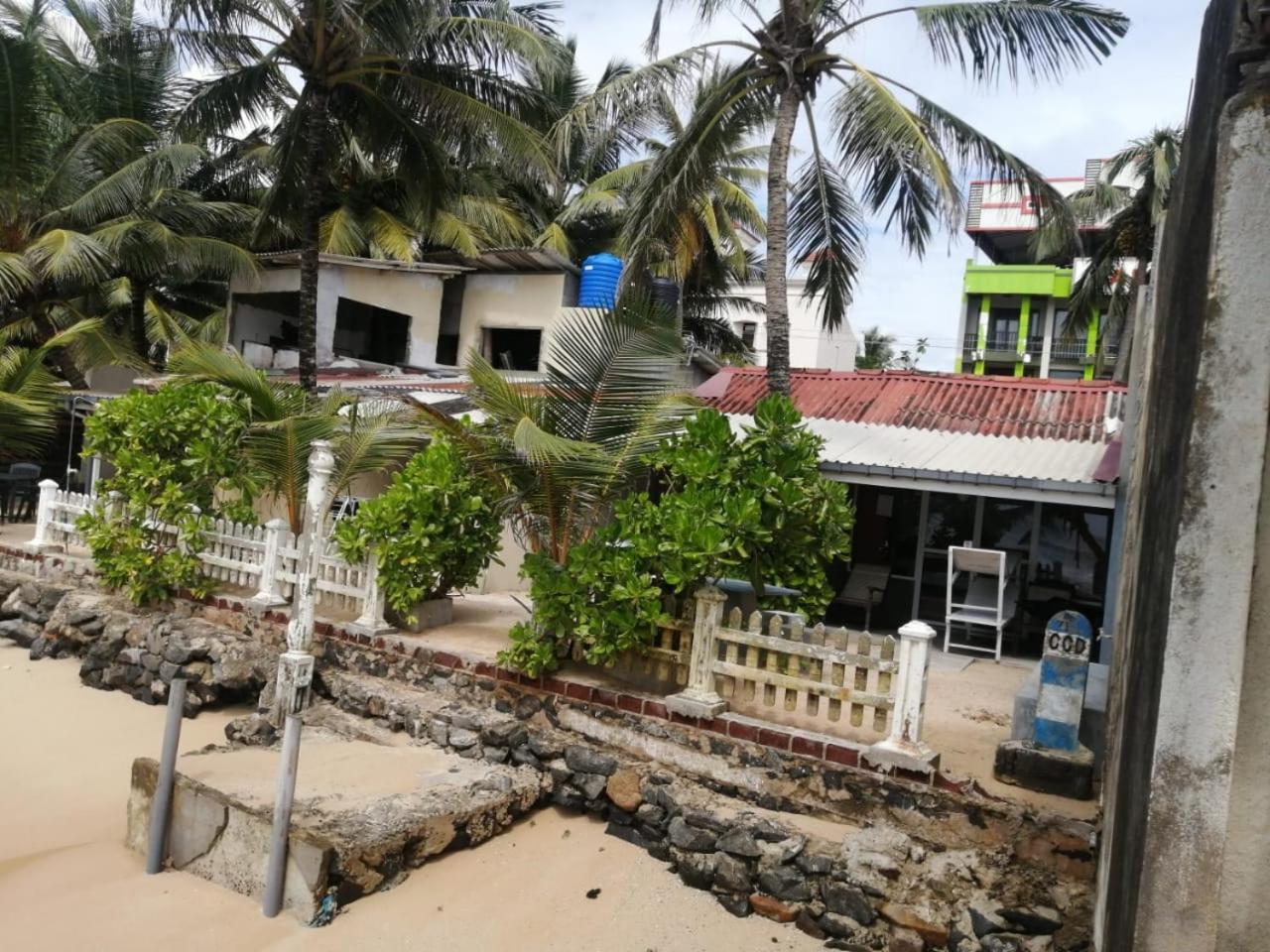 Happy Beach Resort Unawatuna Exterior foto