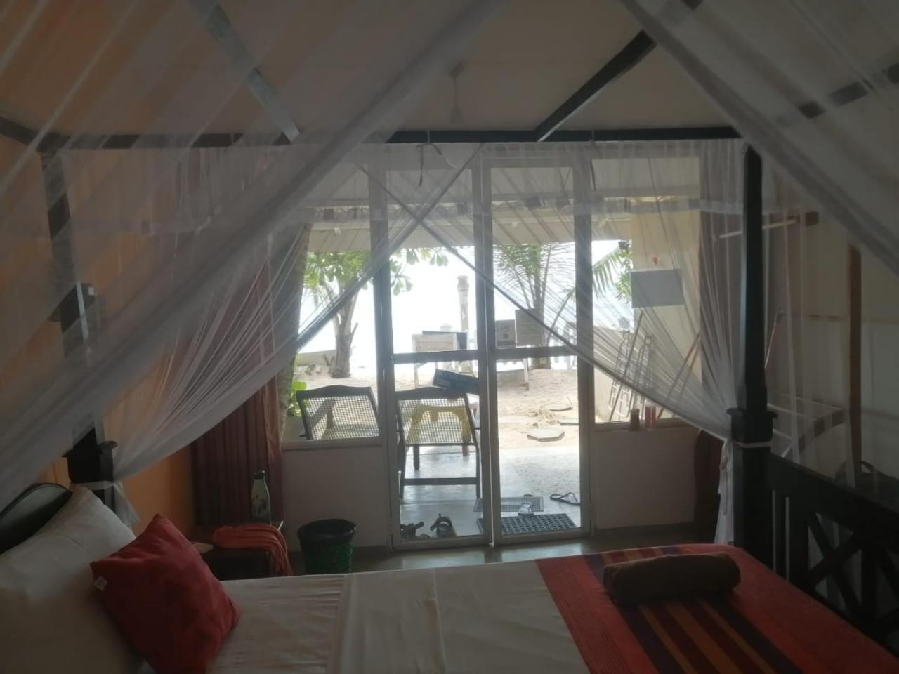 Happy Beach Resort Unawatuna Exterior foto