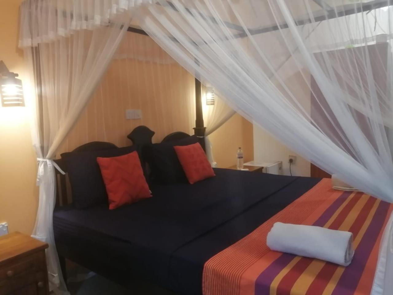 Happy Beach Resort Unawatuna Exterior foto