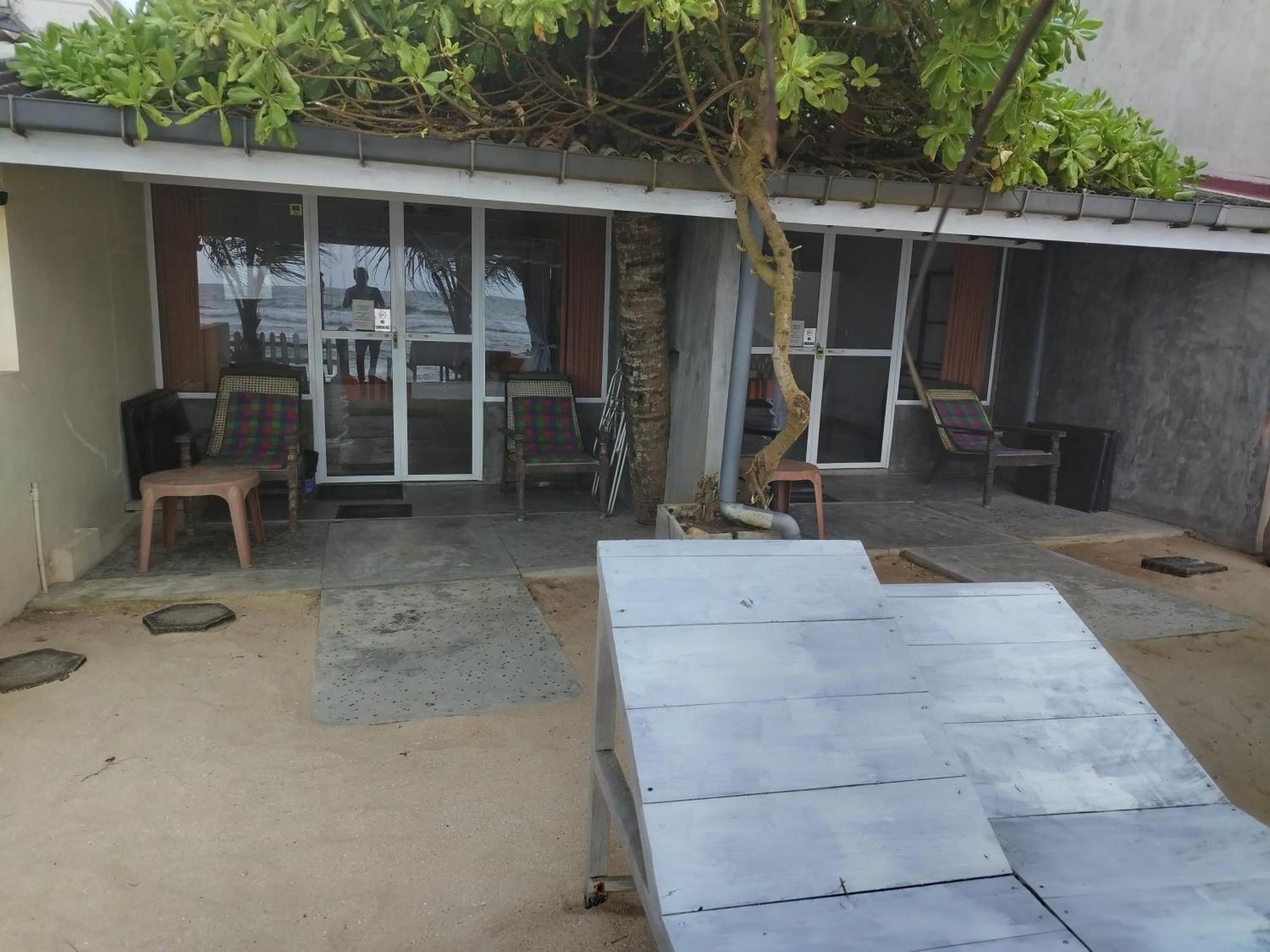 Happy Beach Resort Unawatuna Exterior foto