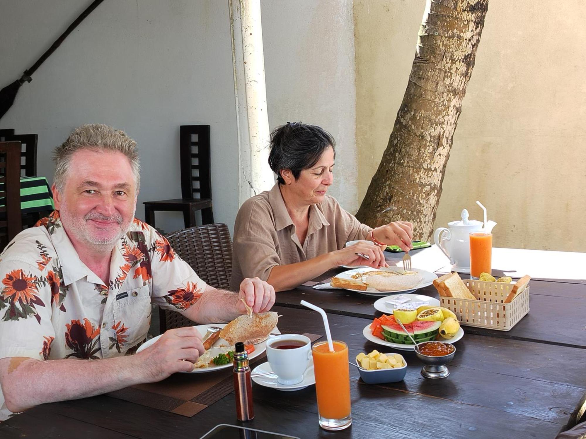 Happy Beach Resort Unawatuna Exterior foto