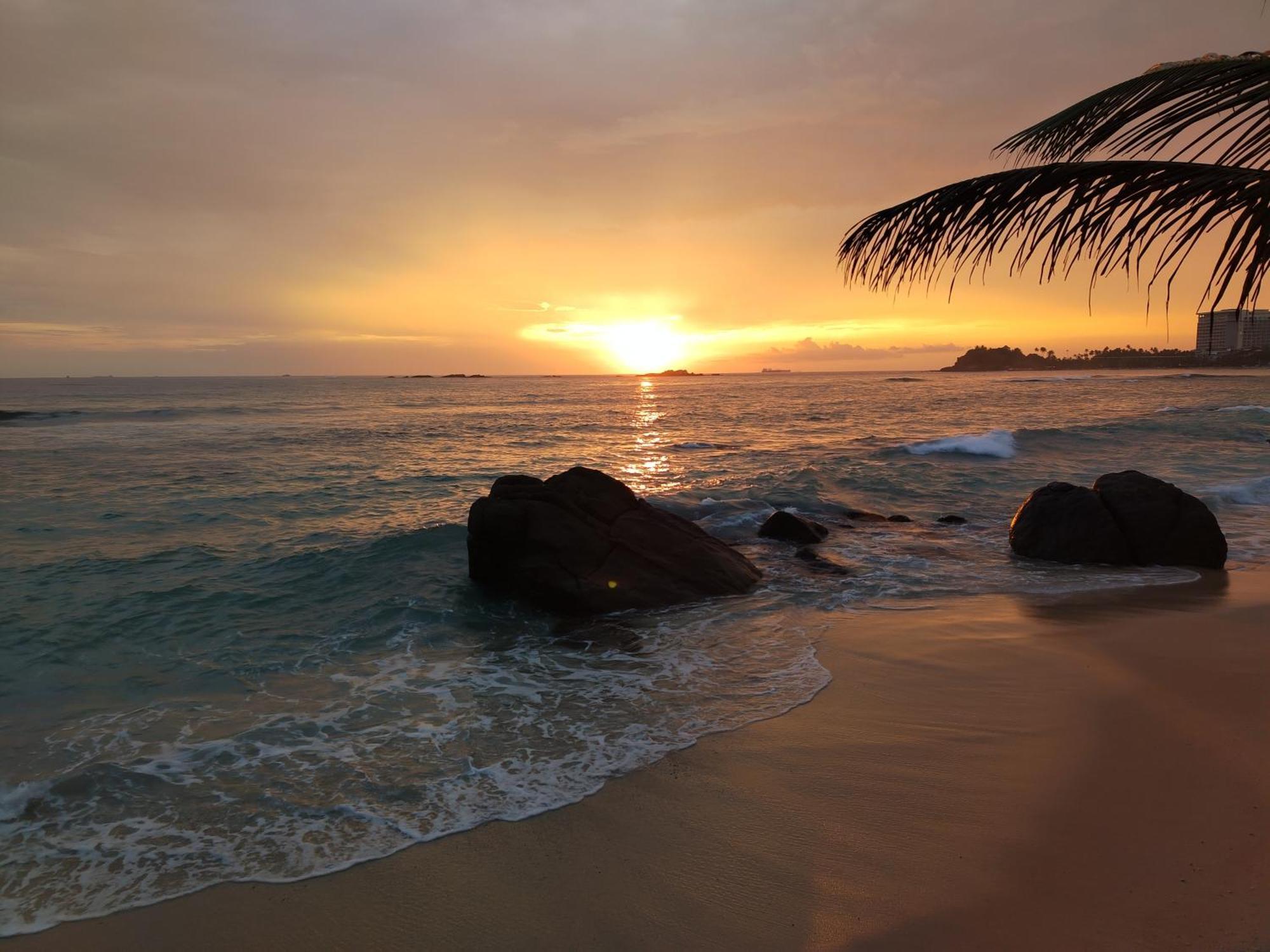 Happy Beach Resort Unawatuna Exterior foto